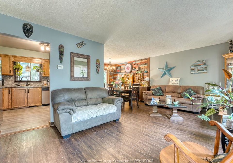 252-arthur-harrow-ontario-26015780