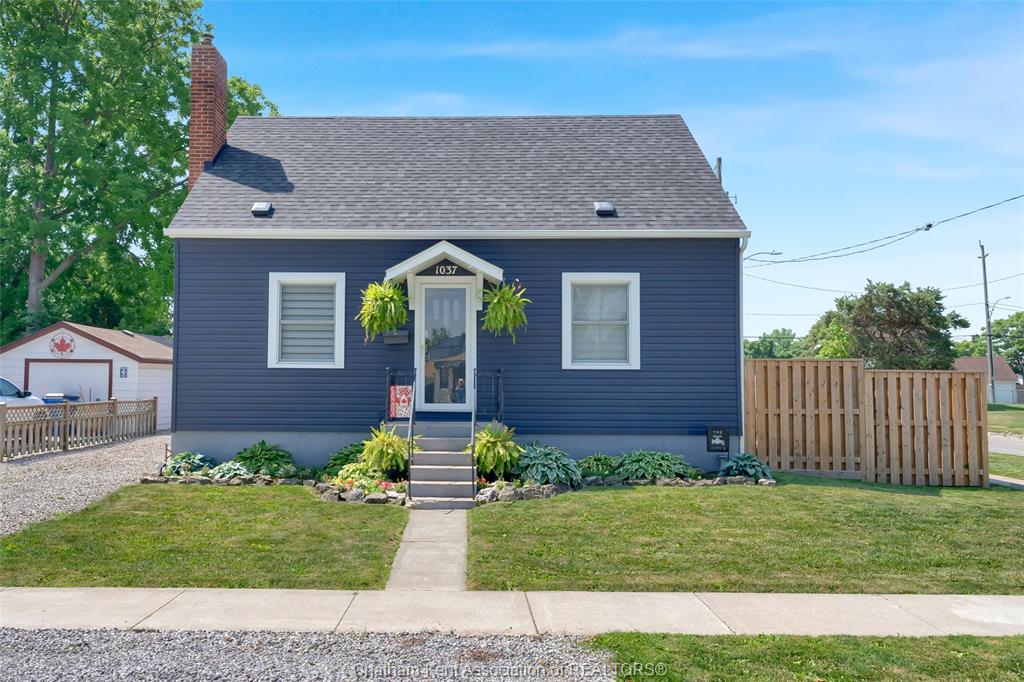 1037-elizabeth-street-wallaceburg-ontario-26015799