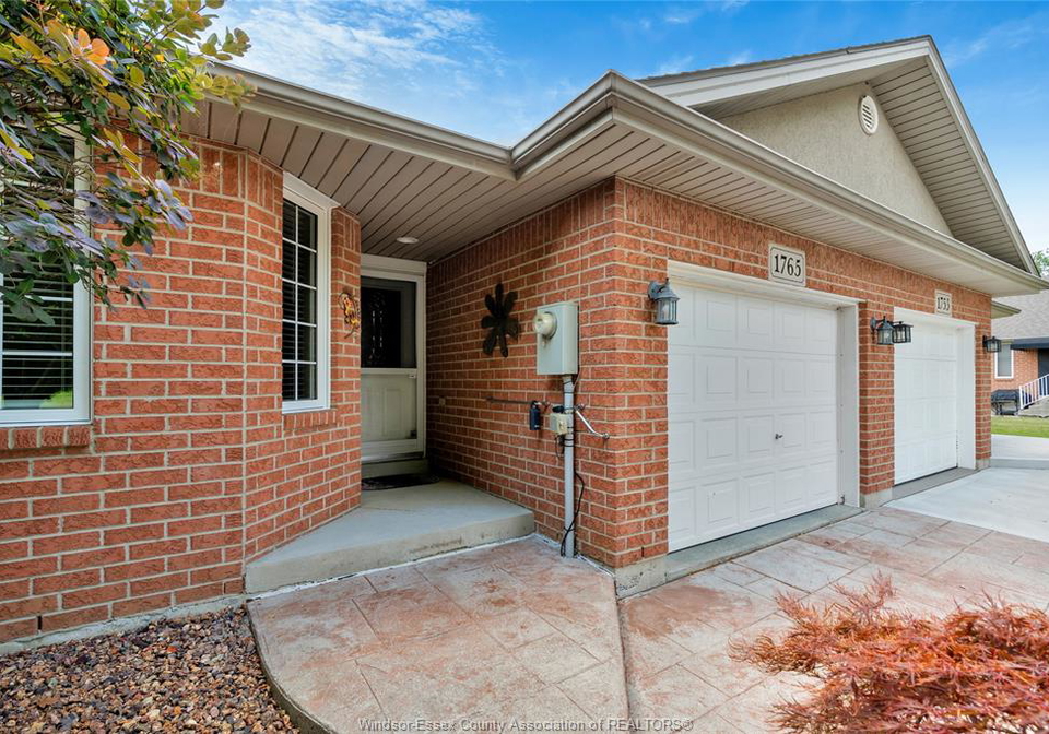 1765-questa-windsor-ontario-26015800