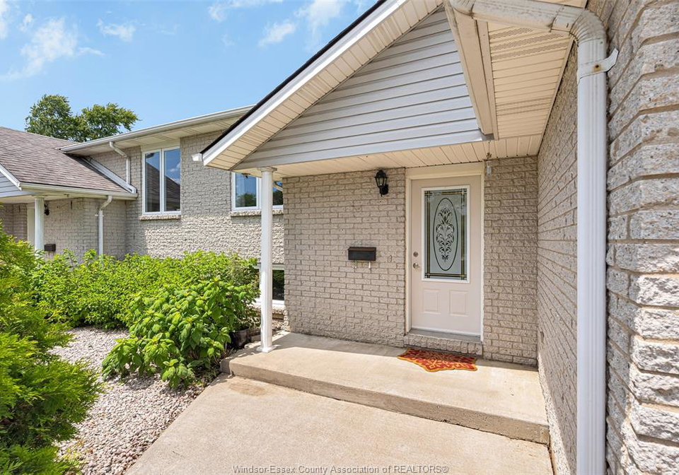 714-cabana-road-east-windsor-ontario-26015809