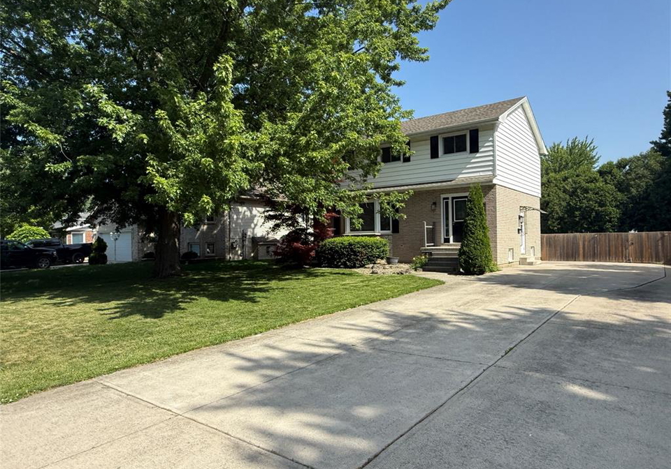 206-turnbull-avenue-wallaceburg-ontario-26015811