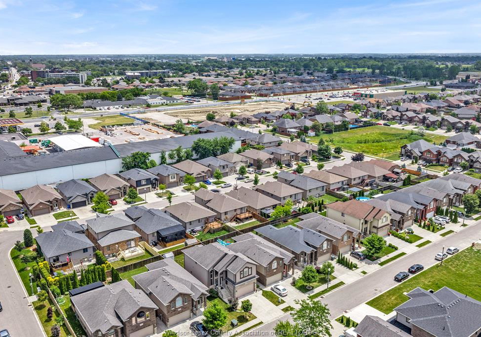 3000-mcrobbie-crescent-windsor-ontario-26015823