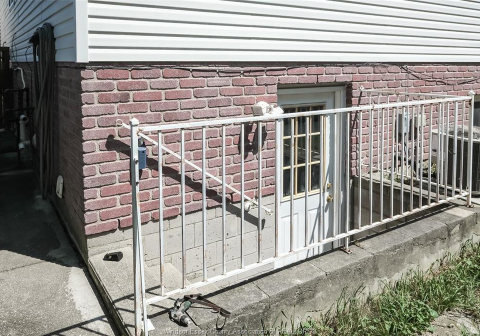 2643-carissa-windsor-ontario-26015827