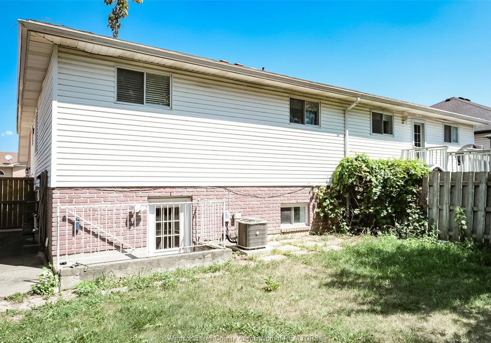 2643-carissa-windsor-ontario-26015827