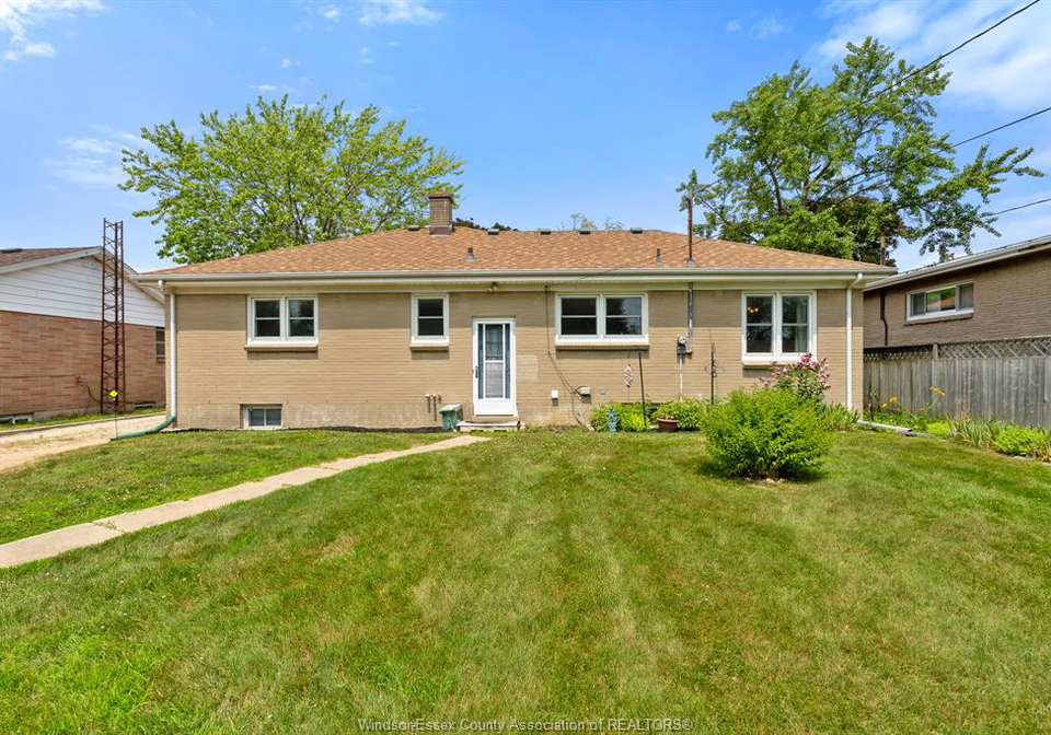 34-melrose-avenue-leamington-ontario-26015829