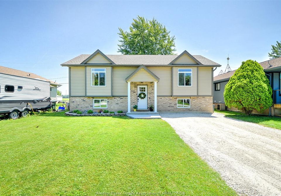 132-gloucester-colchester-ontario-26015830