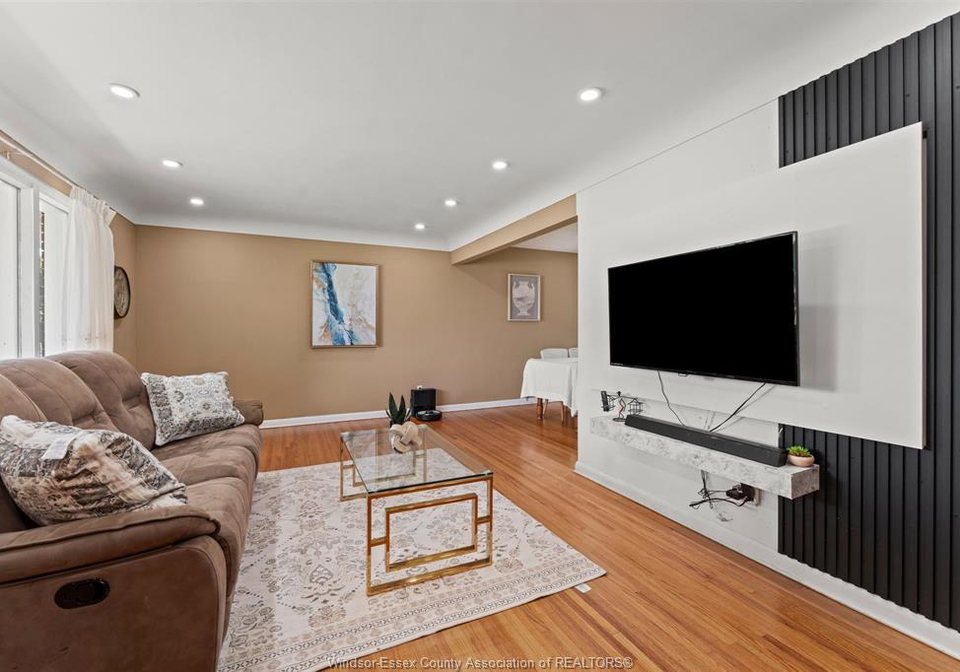 2729-virginia-park-windsor-ontario-26015846
