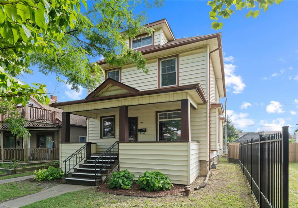 961-lincoln-windsor-ontario-26015857
