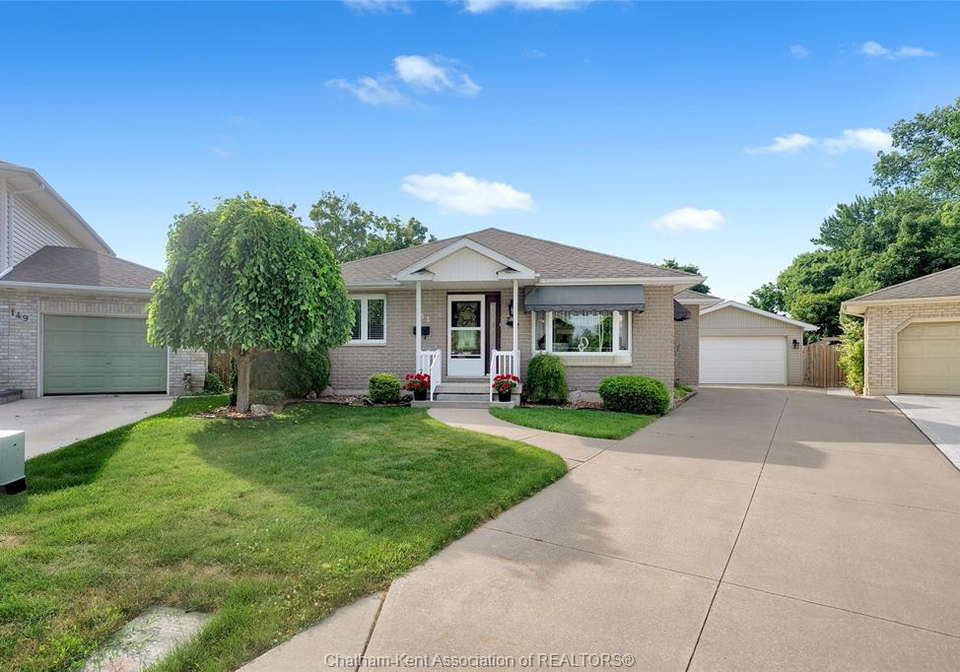 153-primrose-lane-chatham-ontario-26015865