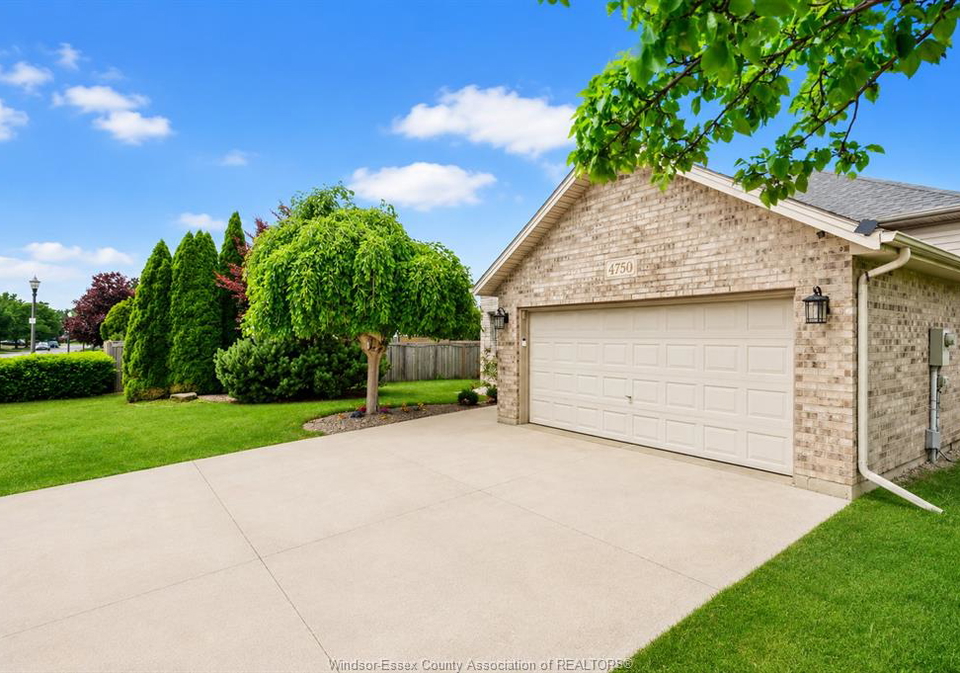 4750-kominar-court-windsor-ontario-26015871