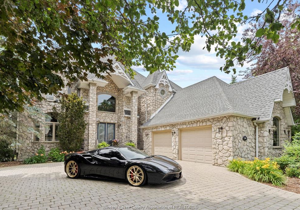 318-crystal-bay-drive-amherstburg-ontario-26015875