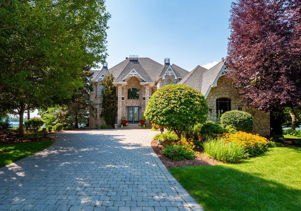 318-crystal-bay-drive-amherstburg-ontario-26015875