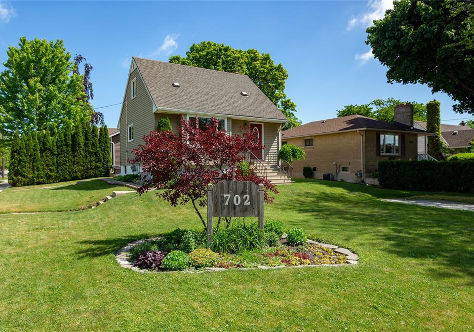 702-michigan-avenue-point-edward-ontario-26015897