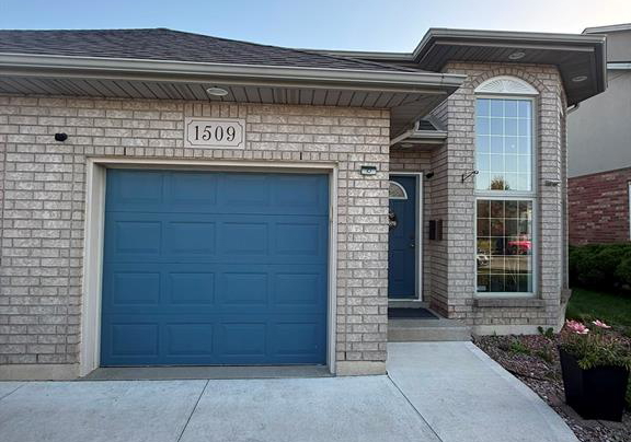 1509-durocher-lasalle-ontario-26015904