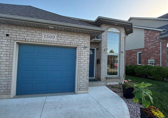 1509-durocher-lasalle-ontario-26015904