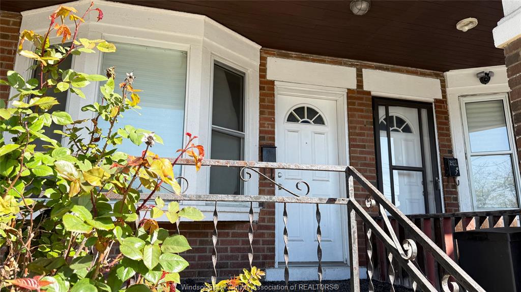 1424-wyandotte-street-west-windsor-ontario-26015912