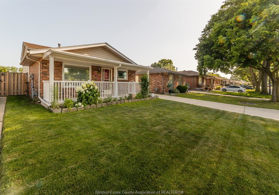 3444-hemlock-windsor-ontario-26015919