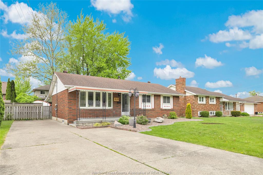 1570-laurier-drive-lasalle-ontario-26015925