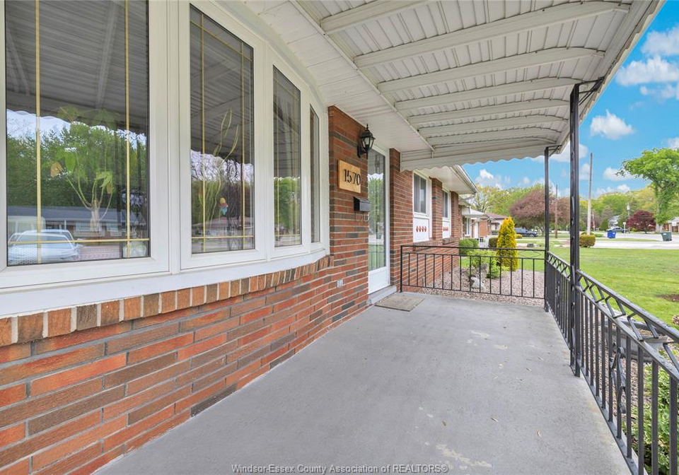 1570-laurier-drive-lasalle-ontario-26015925