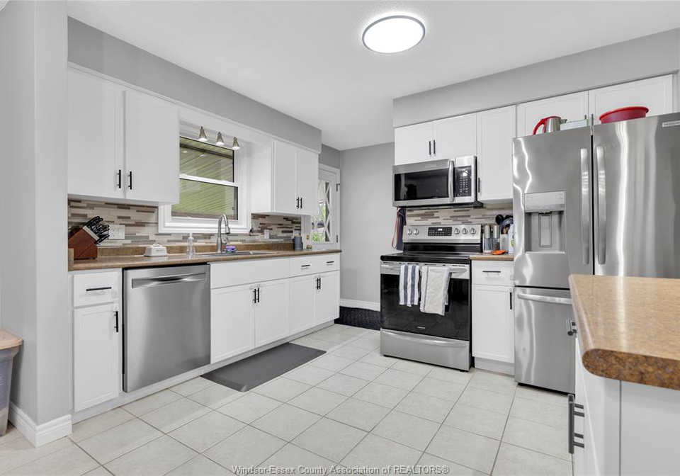 1570-laurier-drive-lasalle-ontario-26015925