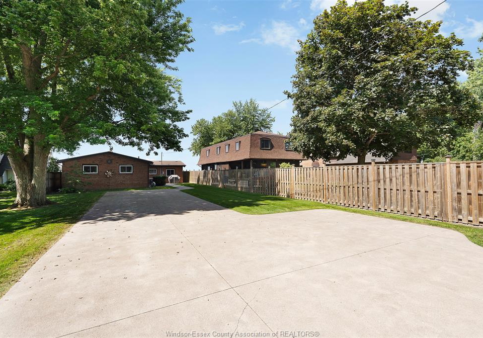 1824-erie-avenue-amherstburg-ontario-26015935