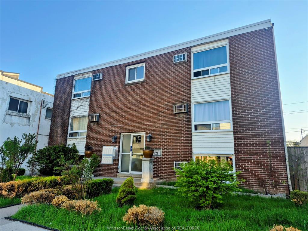 821-pillette-windsor-ontario-26015937