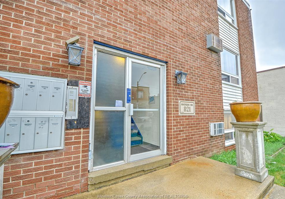 821-pillette-windsor-ontario-26015937