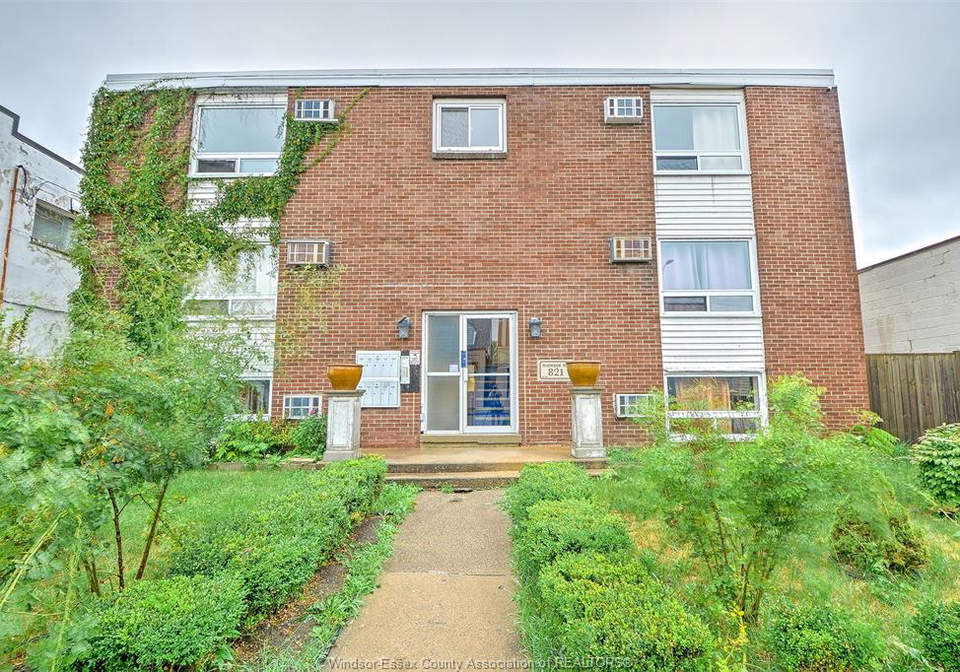 821-pillette-windsor-ontario-26015937
