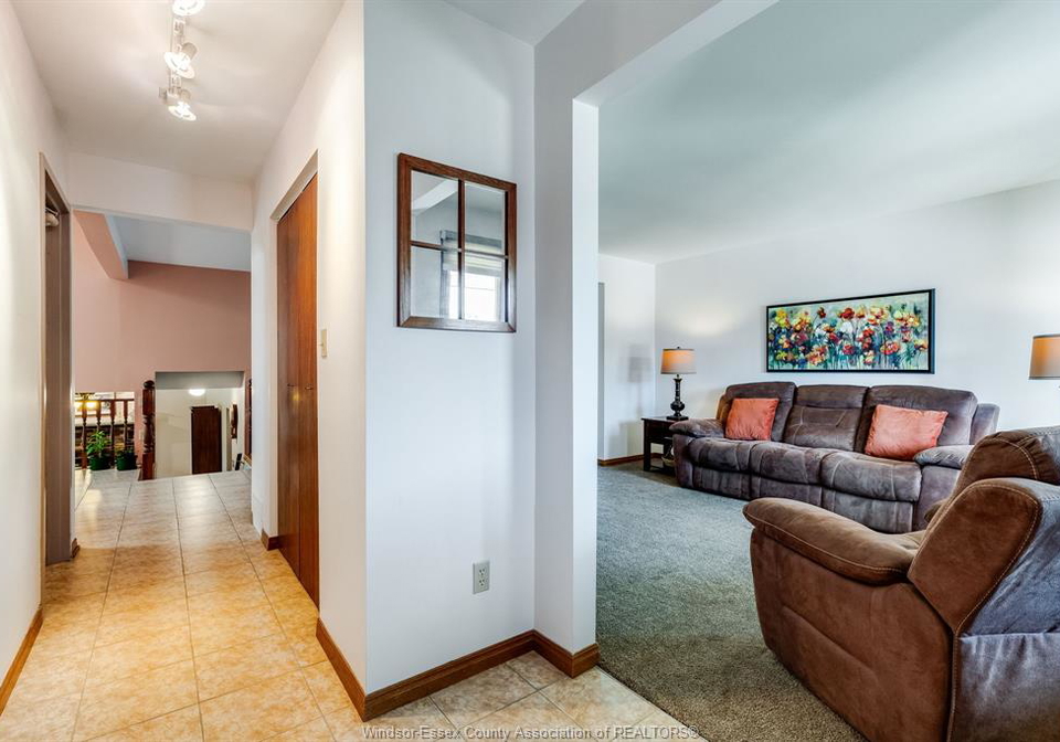 8418-kingston-windsor-ontario-26015975