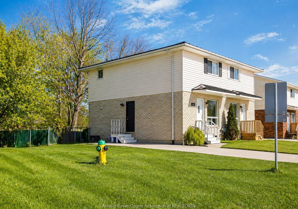 206-208-arthur-street-north-harrow-ontario-26015978