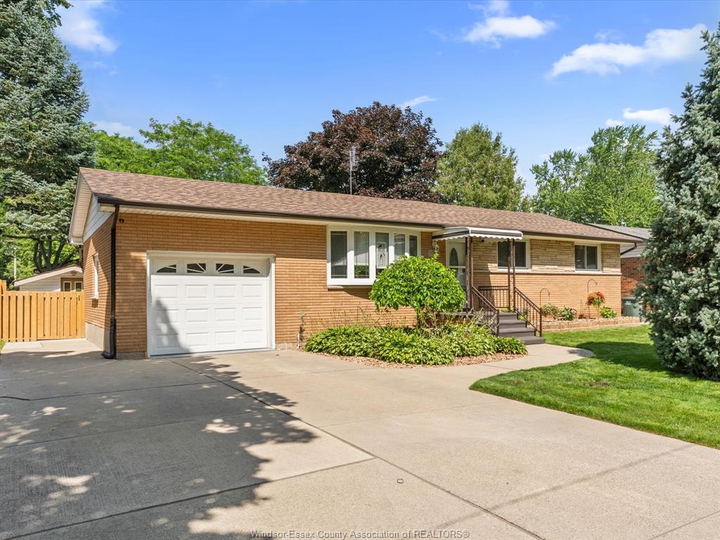 5835-canada-lasalle-ontario-26015992