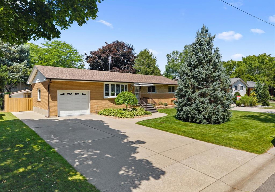 5835-canada-lasalle-ontario-26015992
