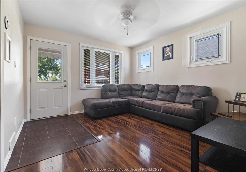 2382-mercer-street-windsor-ontario-26015999