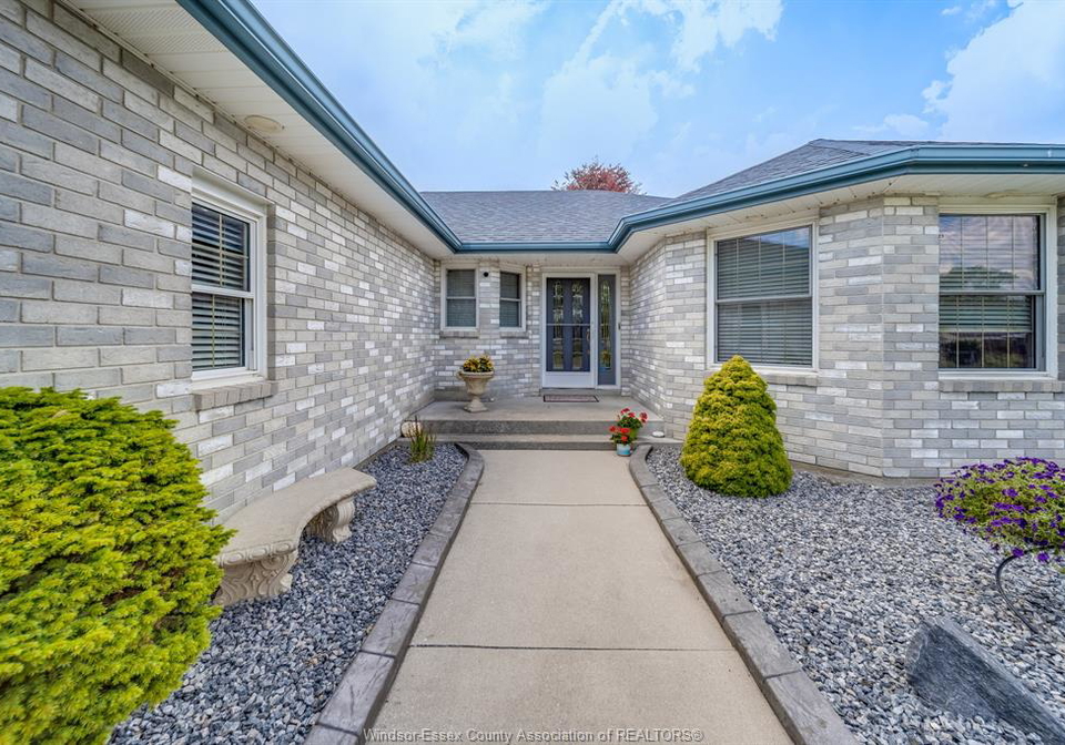 314-menard-lasalle-ontario-26016000
