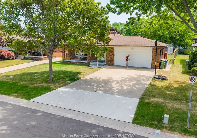 386-woodridge-tecumseh-ontario-26016009