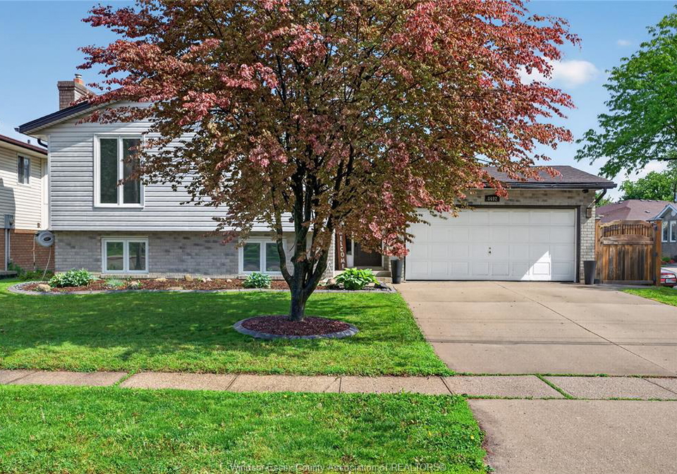 8492-jerome-windsor-ontario-26016055
