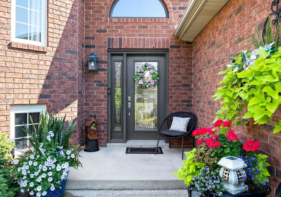 315-fields-lasalle-ontario-26016060