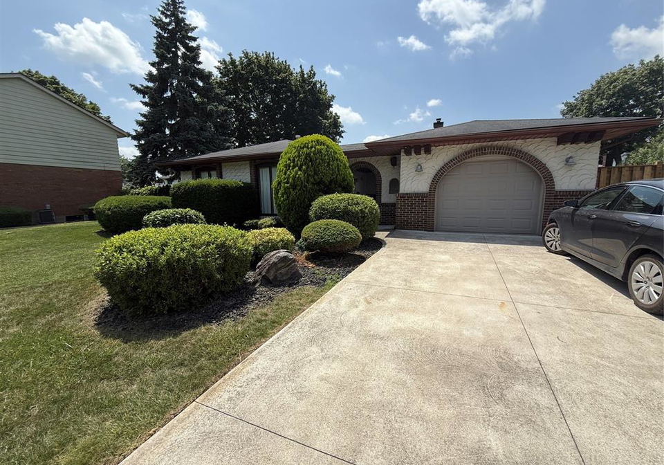 377-fairway-st-clair-beach-ontario-26016063