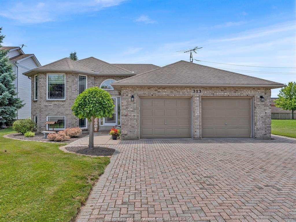 313-applewood-kingsville-ontario-26016075
