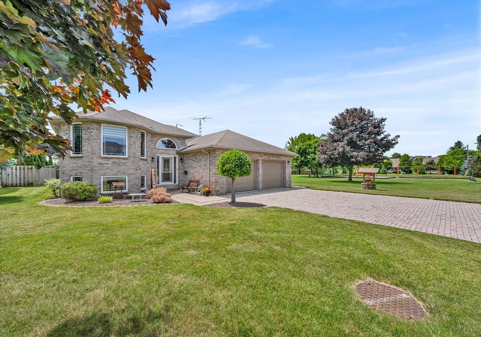 313-applewood-kingsville-ontario-26016075