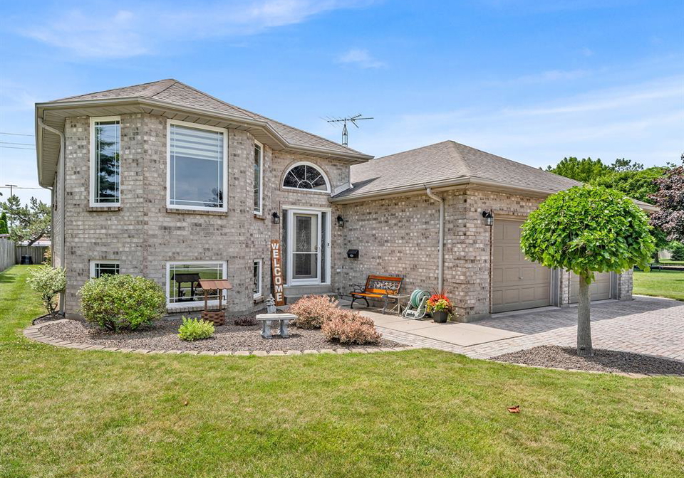 313-applewood-kingsville-ontario-26016075
