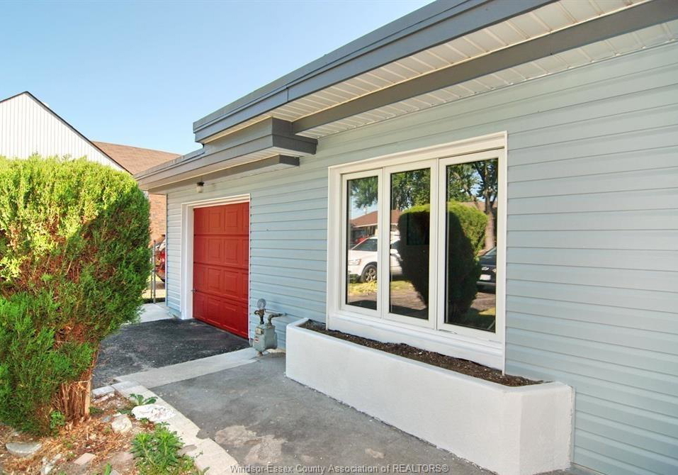 2410-norman-road-windsor-ontario-26016081
