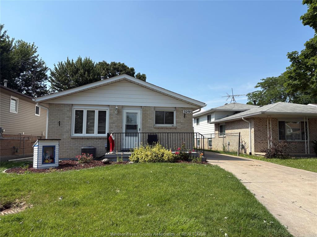 3295-aurora-windsor-ontario-26016104