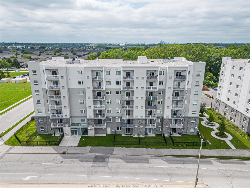 1675-banwell-windsor-ontario-26016118