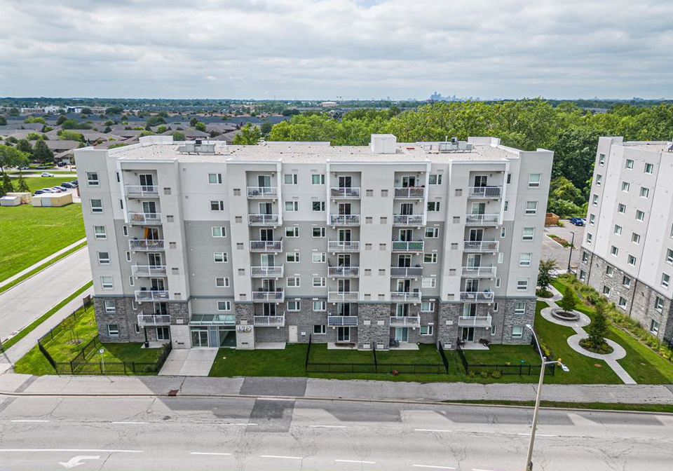 1675-banwell-windsor-ontario-26016118