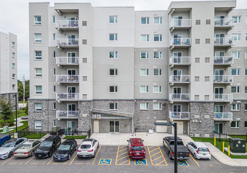1675-banwell-windsor-ontario-26016118