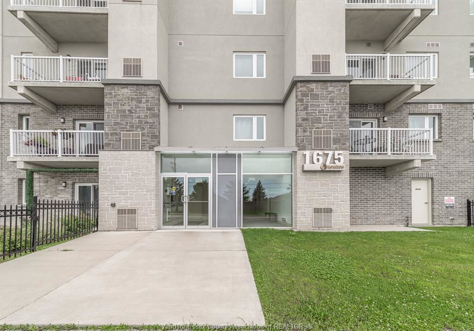 1675-banwell-windsor-ontario-26016118