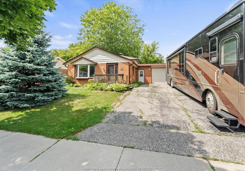 280-pickering-amherstburg-ontario-26016120