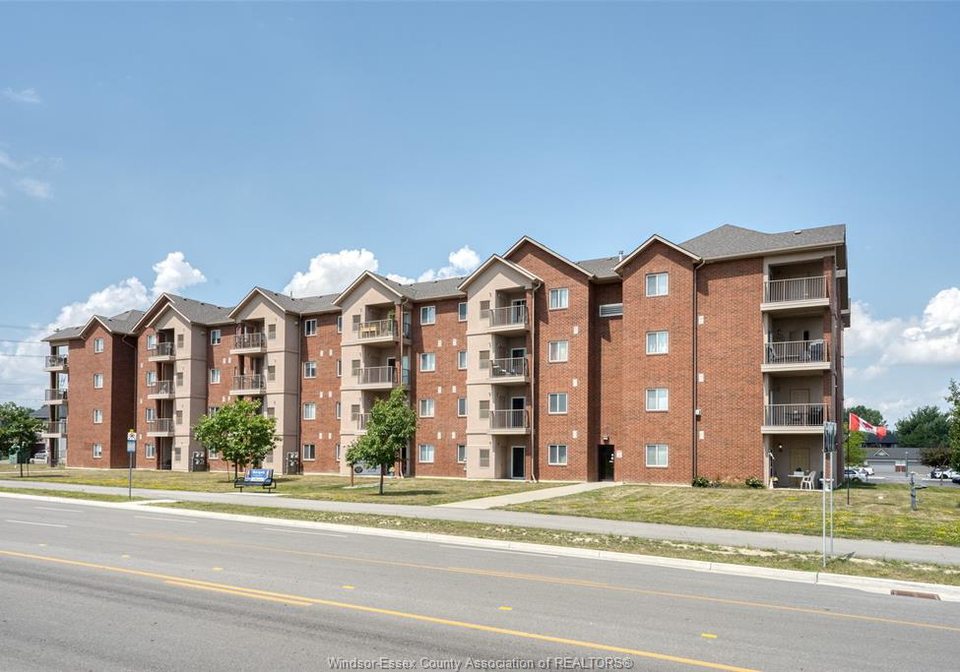 2650-sandwich-west-parkway-lasalle-ontario-26016148