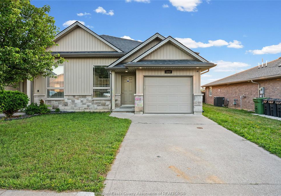 3237-seville-windsor-ontario-26016179